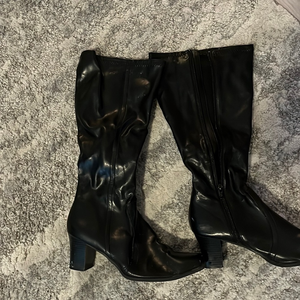 Predictions boots zip up leather size 9